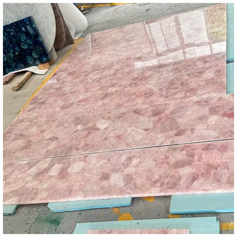Gạch thạch anh hồng pha lê